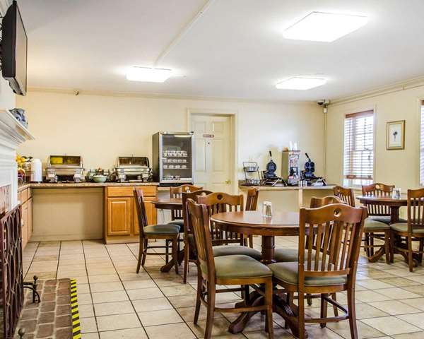 Amenities - Clarion Inn Historic Strasburg