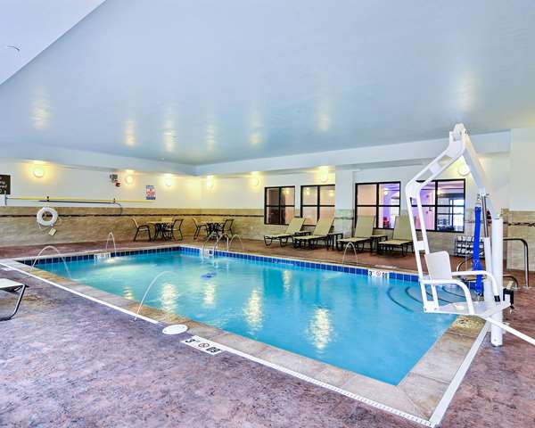 Pool - Comfort Suites Uniontown