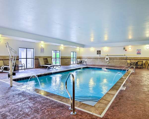 Pool - Comfort Suites Uniontown