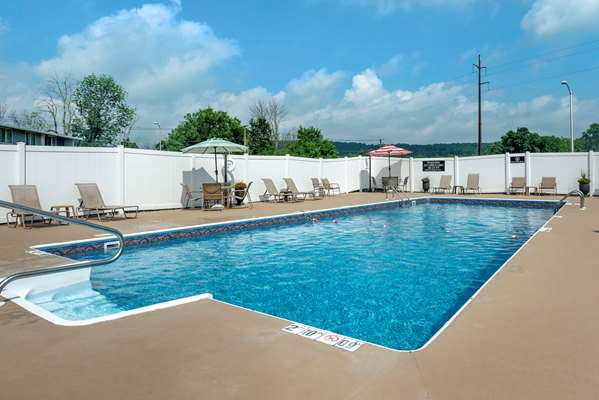 Pool - Comfort Inn Lancaster County North Denver