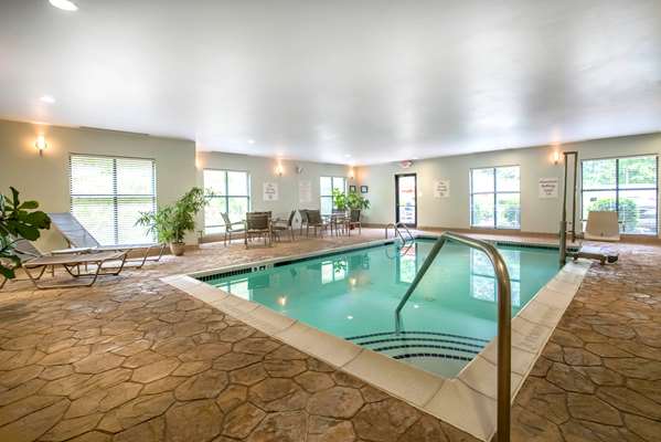 Pool - Comfort Inn & Suites Tunkhannock