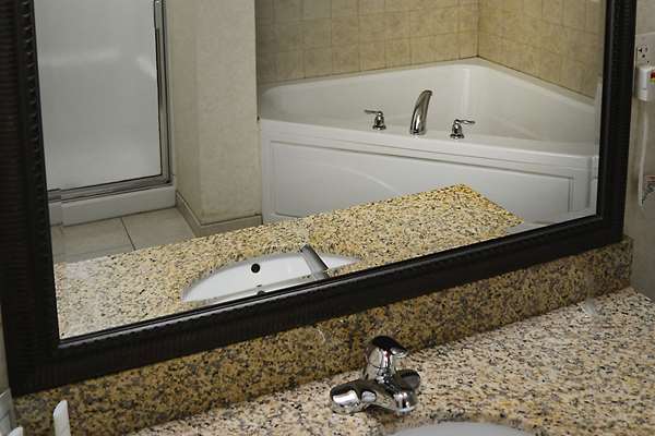  - Clarion Hotel Conference Center Essington - I-95, Exit 9