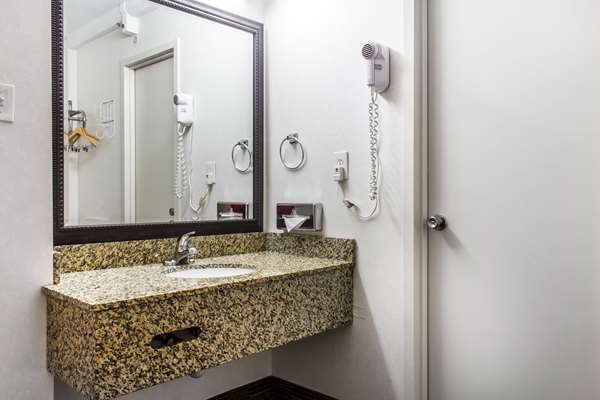  - Clarion Hotel Conference Center Essington - I-95, Exit 9