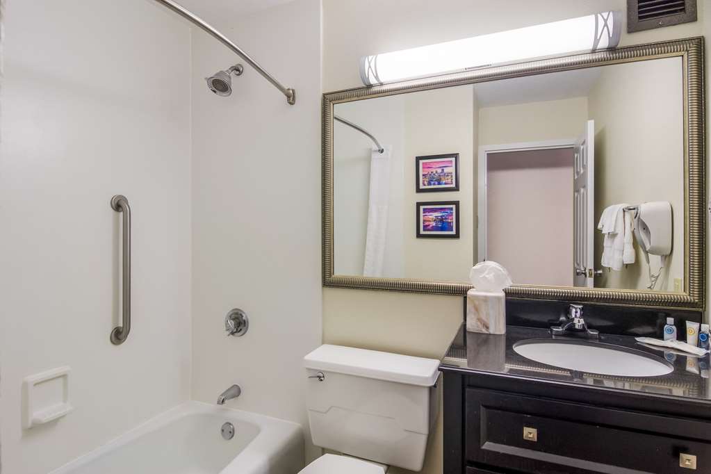 COMFORT INN AND SUITES PITTSBURGH F-guestroom-Guest Room,Bathroom,On-Site.jpg