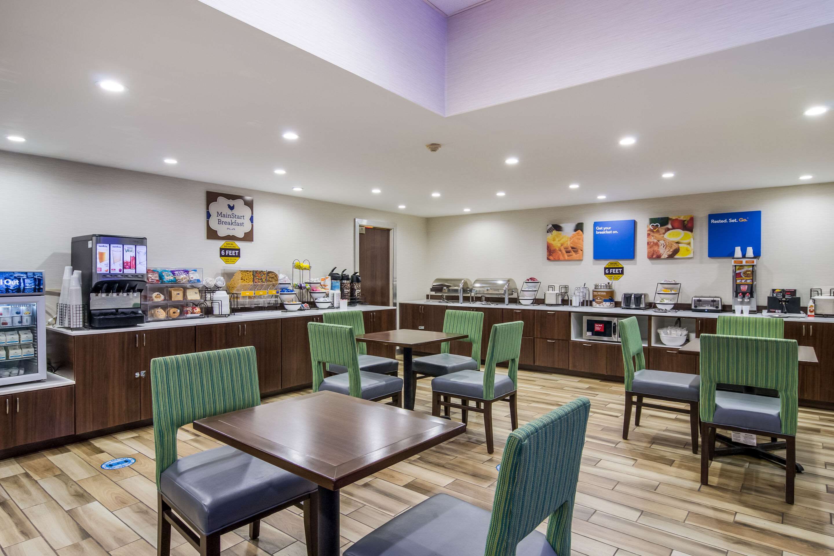 Breakfast area | Comfort Inn & Suites