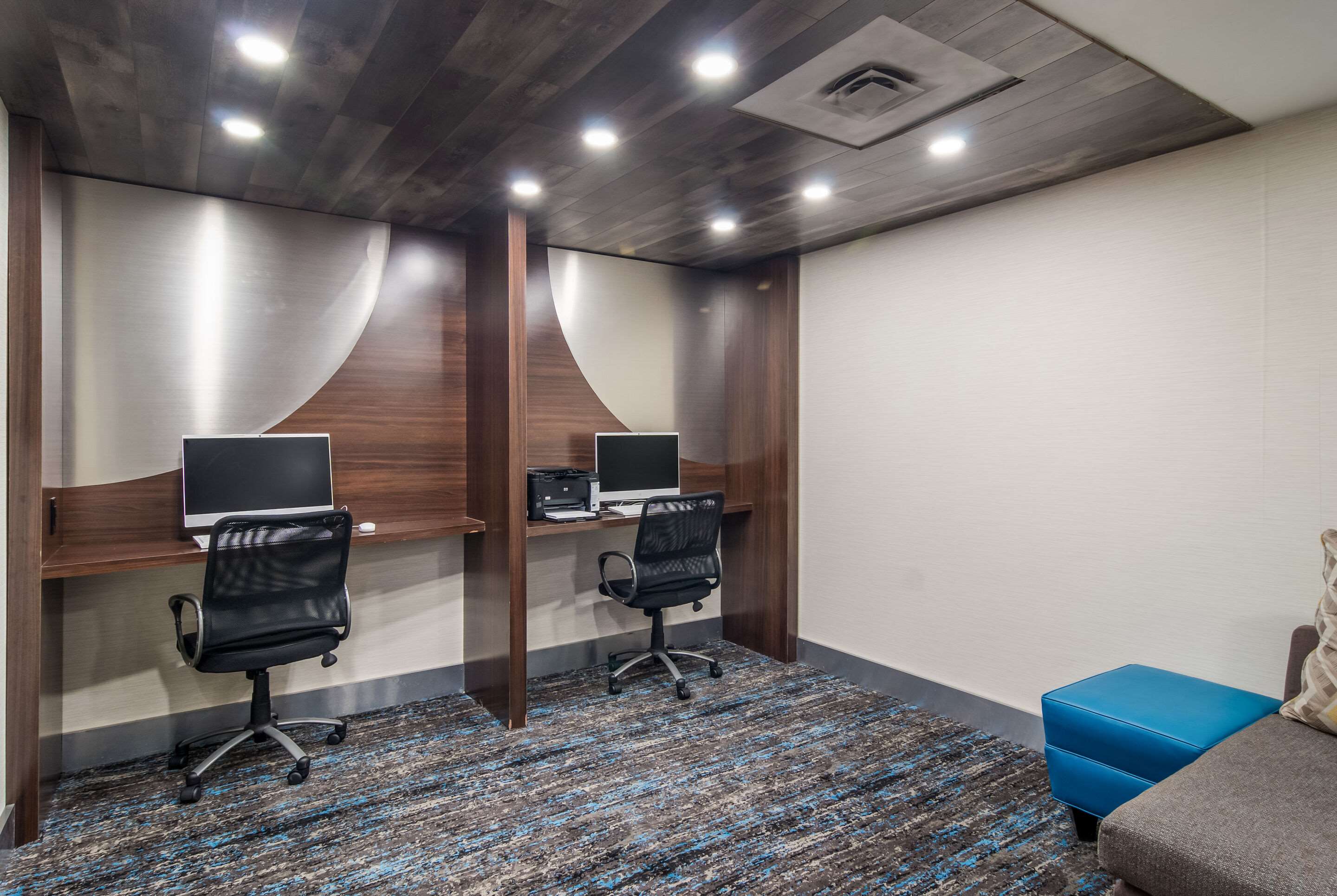 Business center | Comfort Inn & Suites