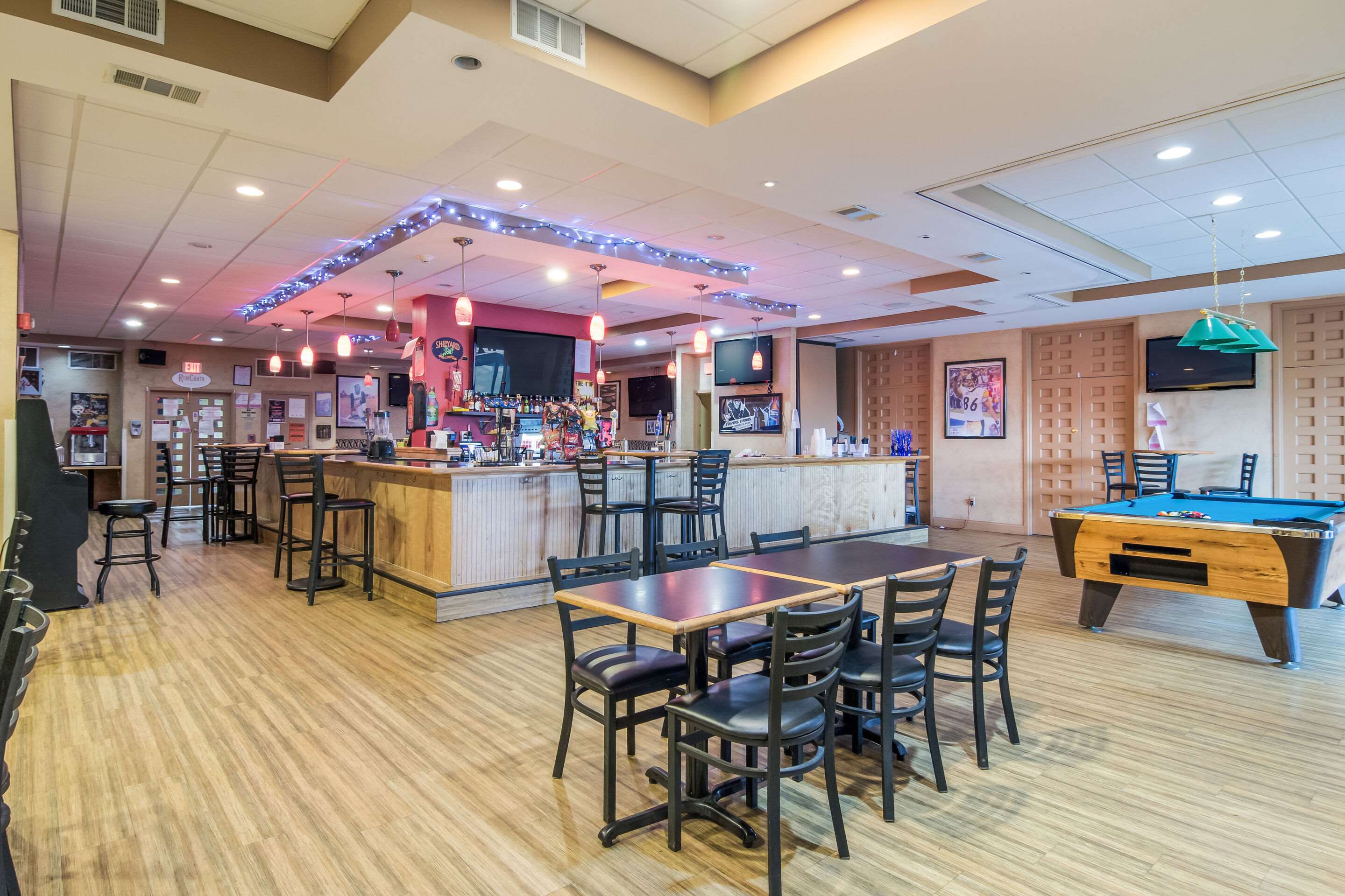 Hotel bar | Comfort Inn & Suites