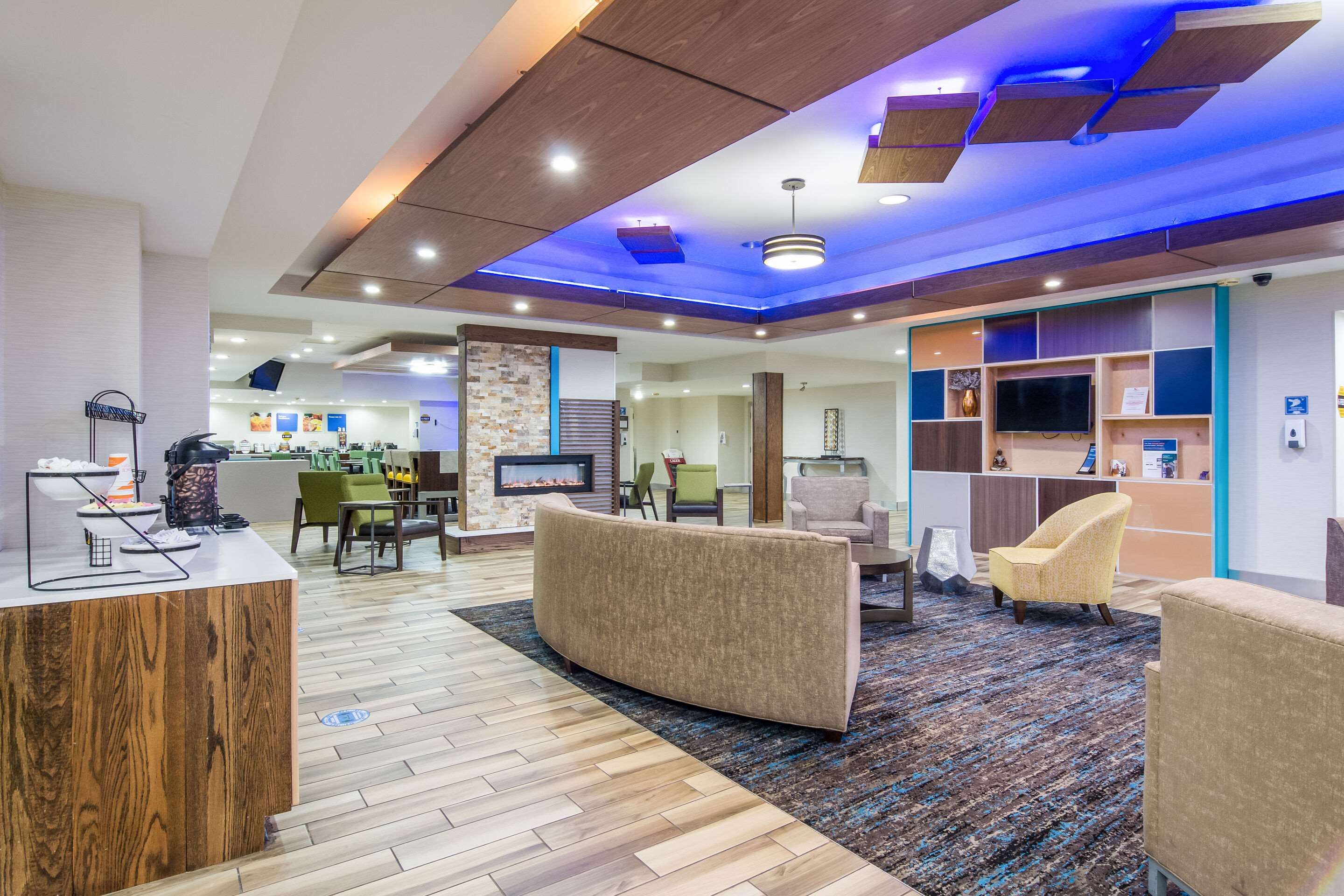 Hotel lobby | Comfort Inn & Suites