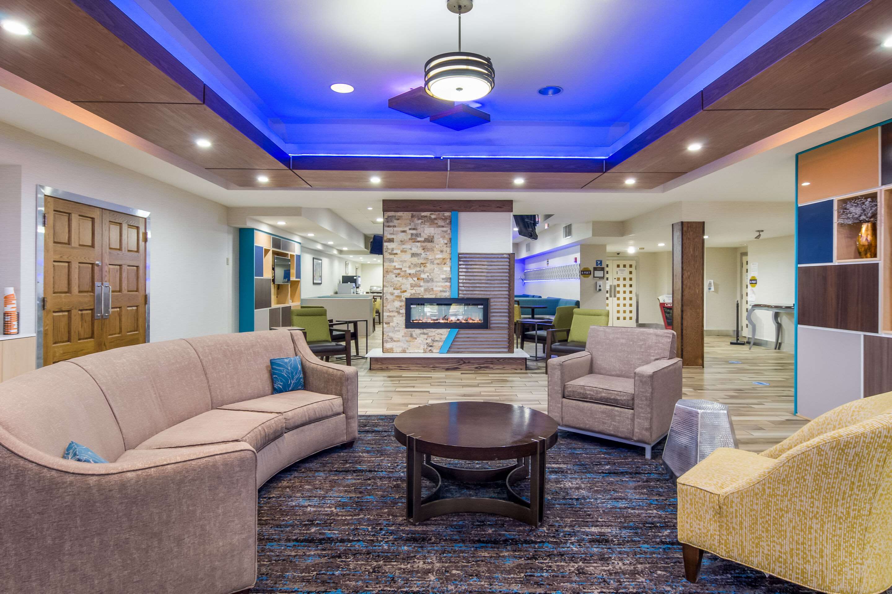 Hotel lobby | Comfort Inn & Suites