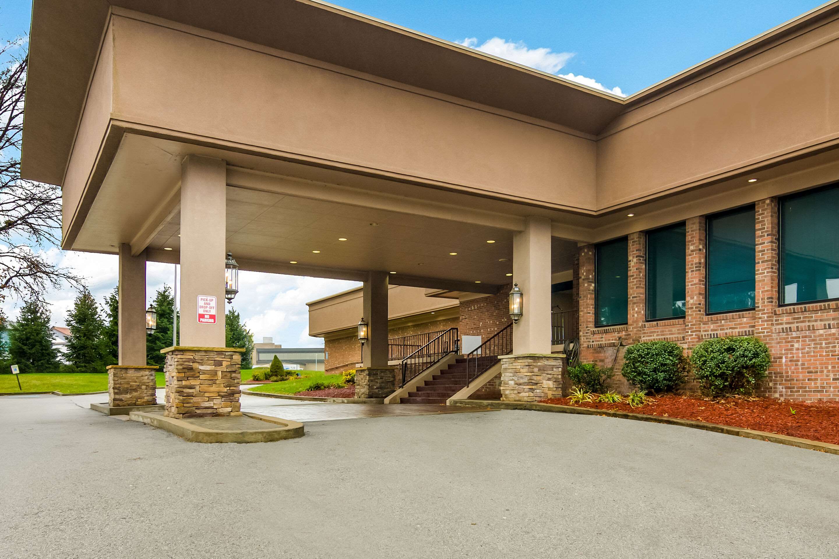 Hotel exterior | Comfort Inn & Suites