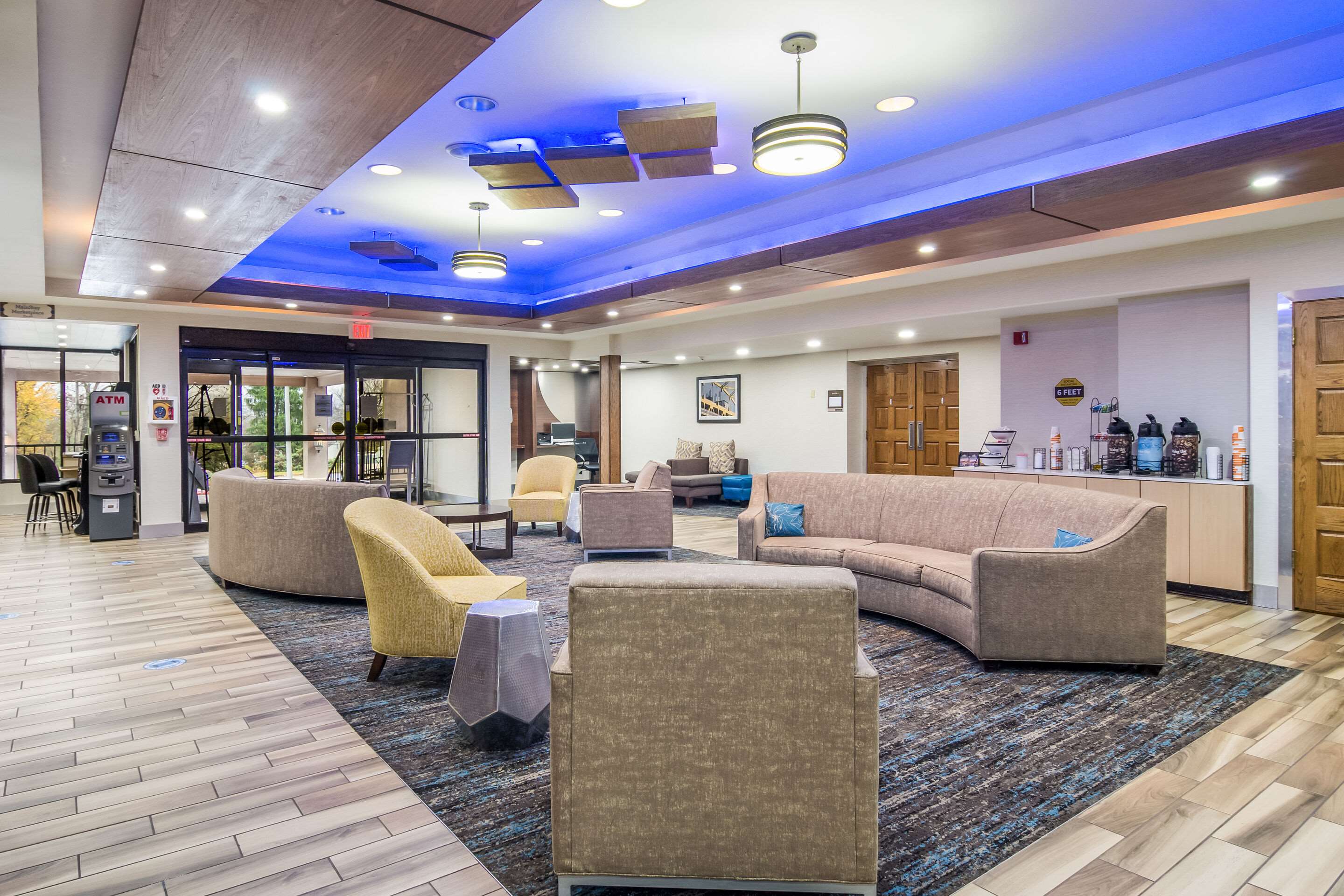 Hotel lobby | Comfort Inn & Suites