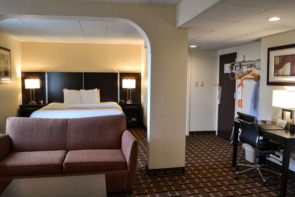 COMFORT INN DUNMORE - SCRANTON EAST-guestroom-Guest Room,Suite,On-Site.jpg