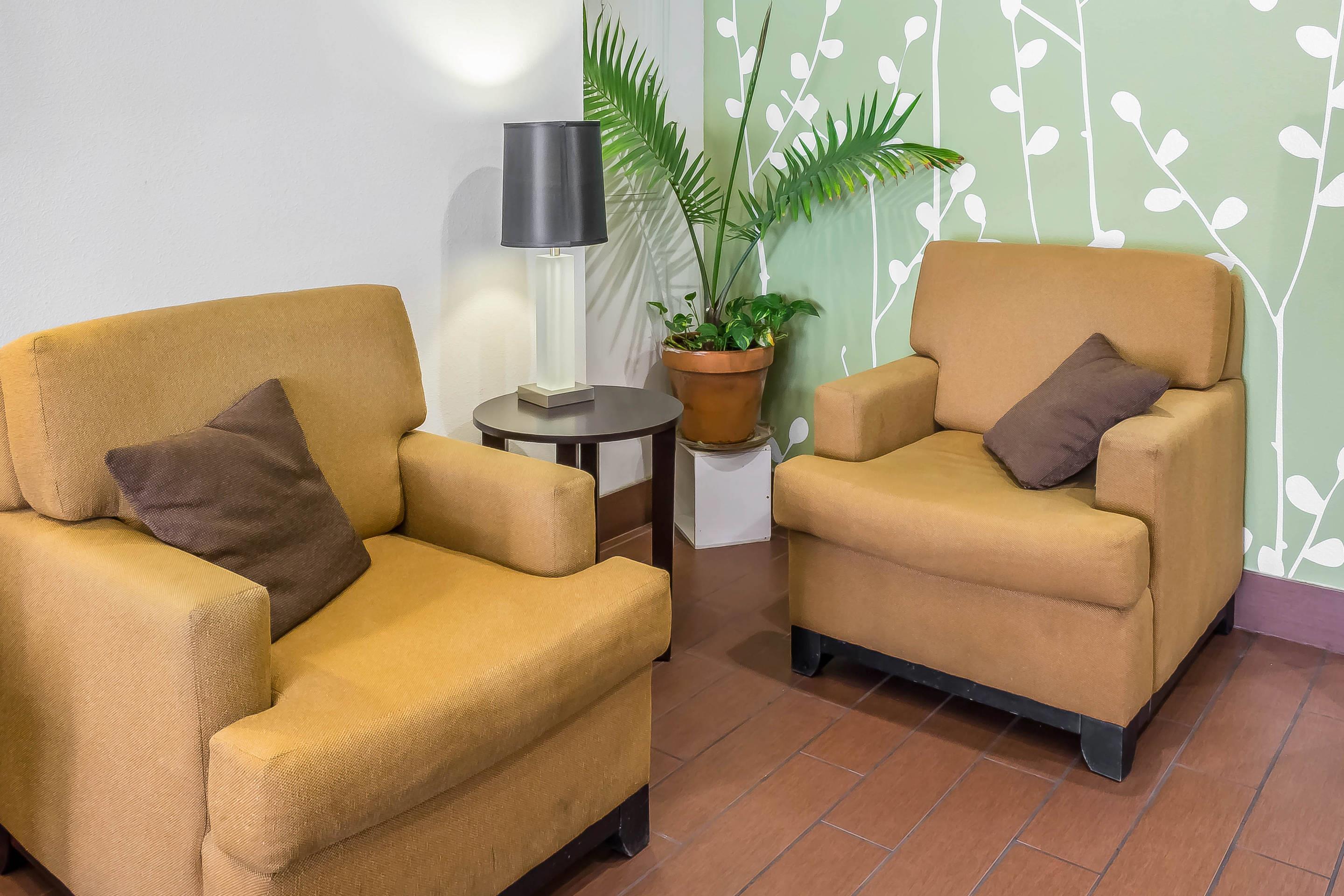 Lobby with sitting area | Sleep Inn Center City Philadelphia