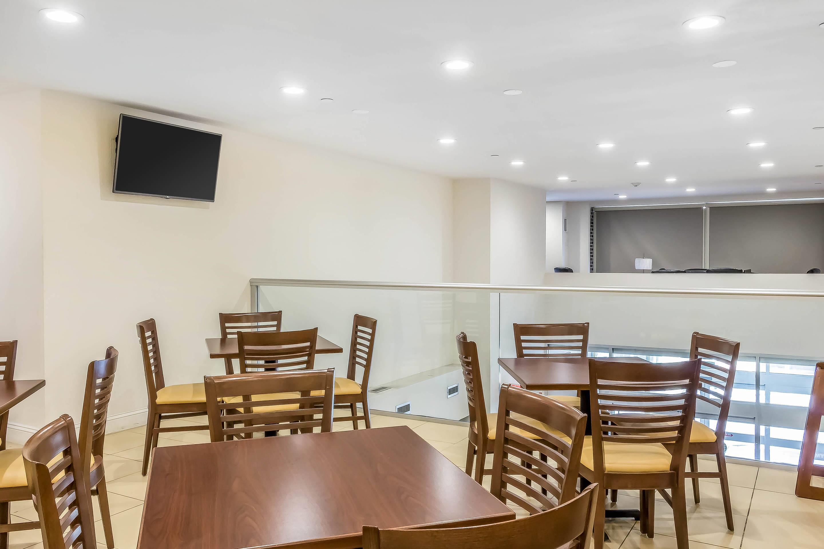 Breakfast area | Sleep Inn Center City Philadelphia