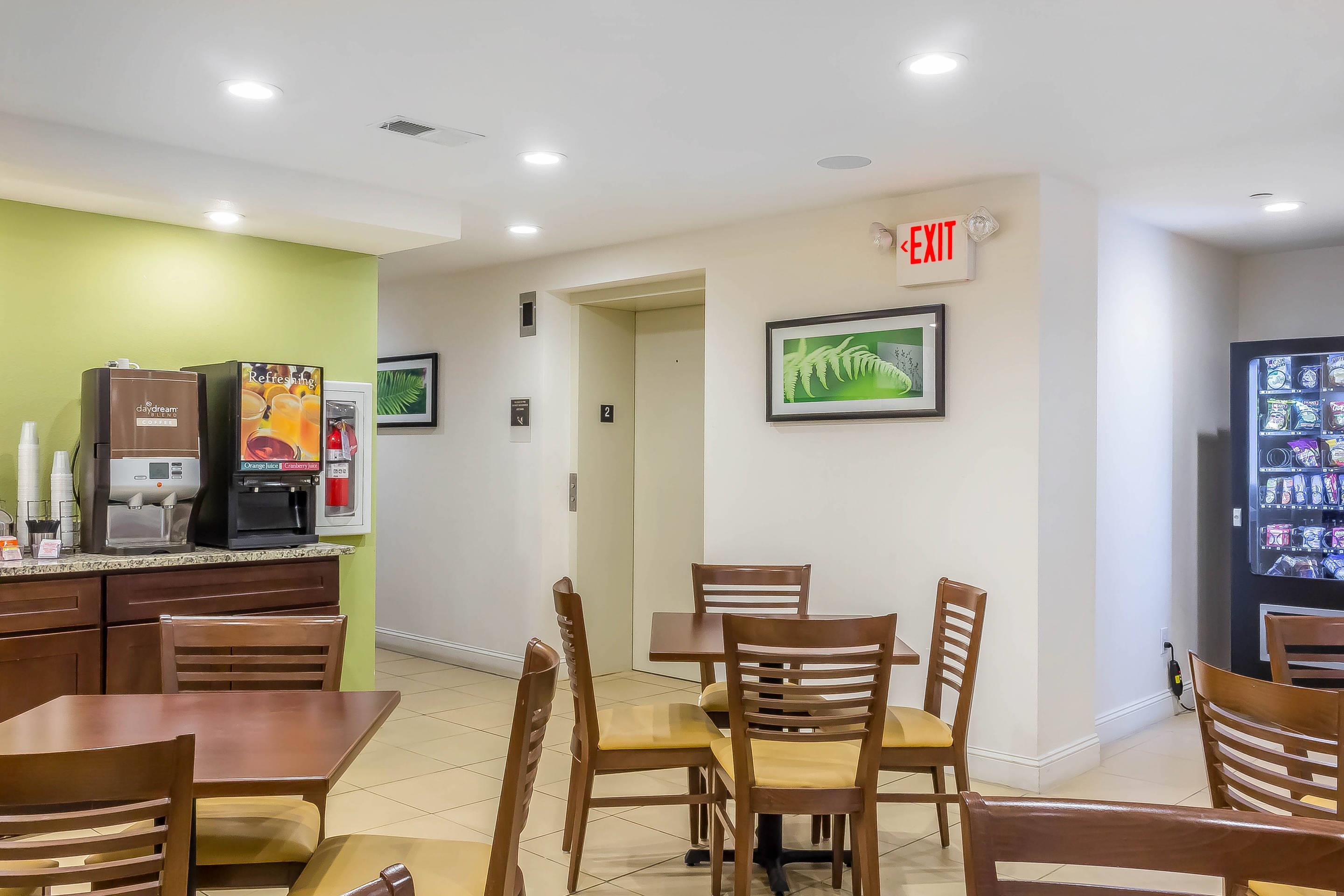 Enjoy breakfast in this seating area | Sleep Inn Center City Philadelphia