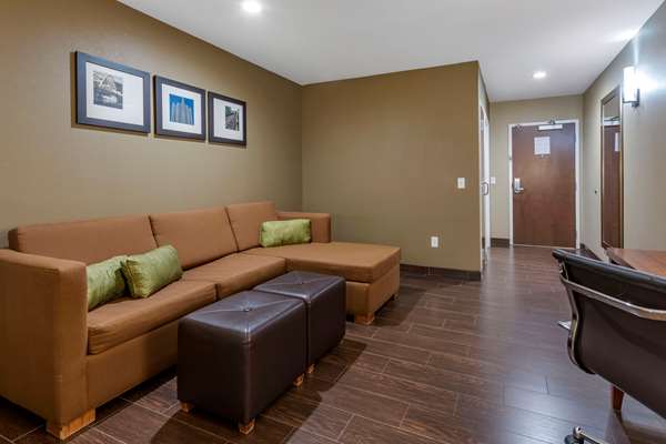 Suite - Comfort Inn & Suites Pittsburgh