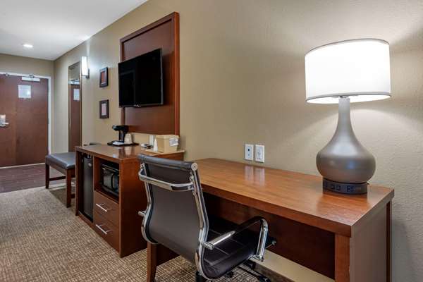  - Comfort Inn & Suites Pittsburgh