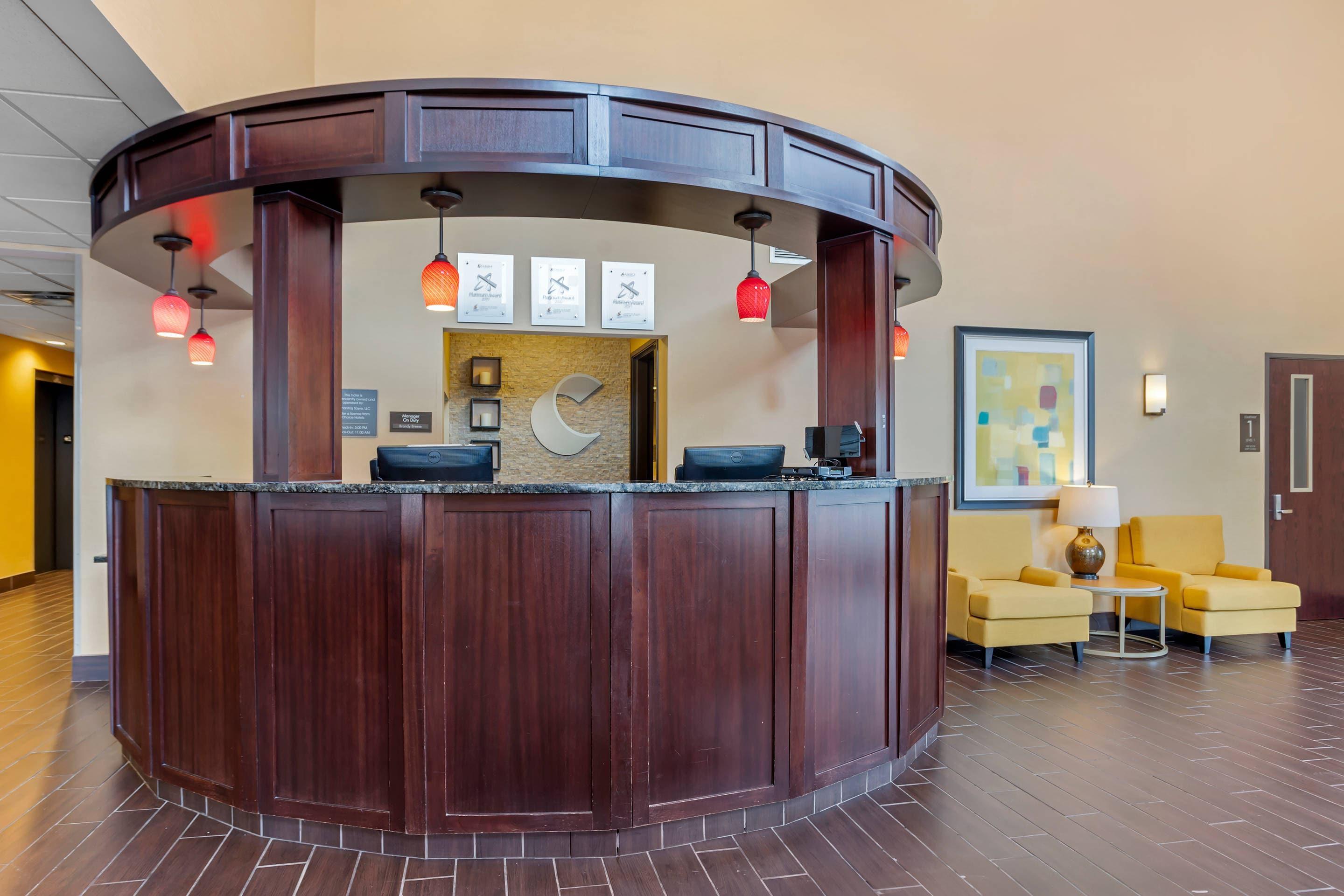 Front desk | Comfort Inn & Suites Sayre
