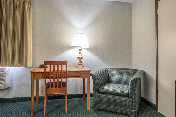  - Rodeway Inn Bedford - I-70 & I-76, Exit 146