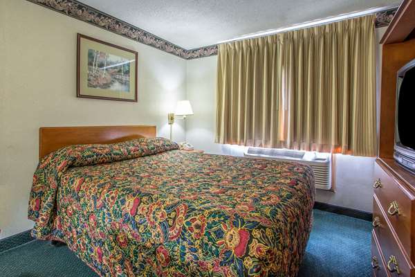  - Rodeway Inn Bedford - I-70 & I-76, Exit 146