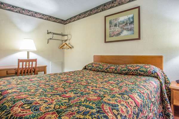  - Rodeway Inn Bedford - I-70 & I-76, Exit 146