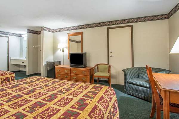  - Rodeway Inn Bedford - I-70 & I-76, Exit 146