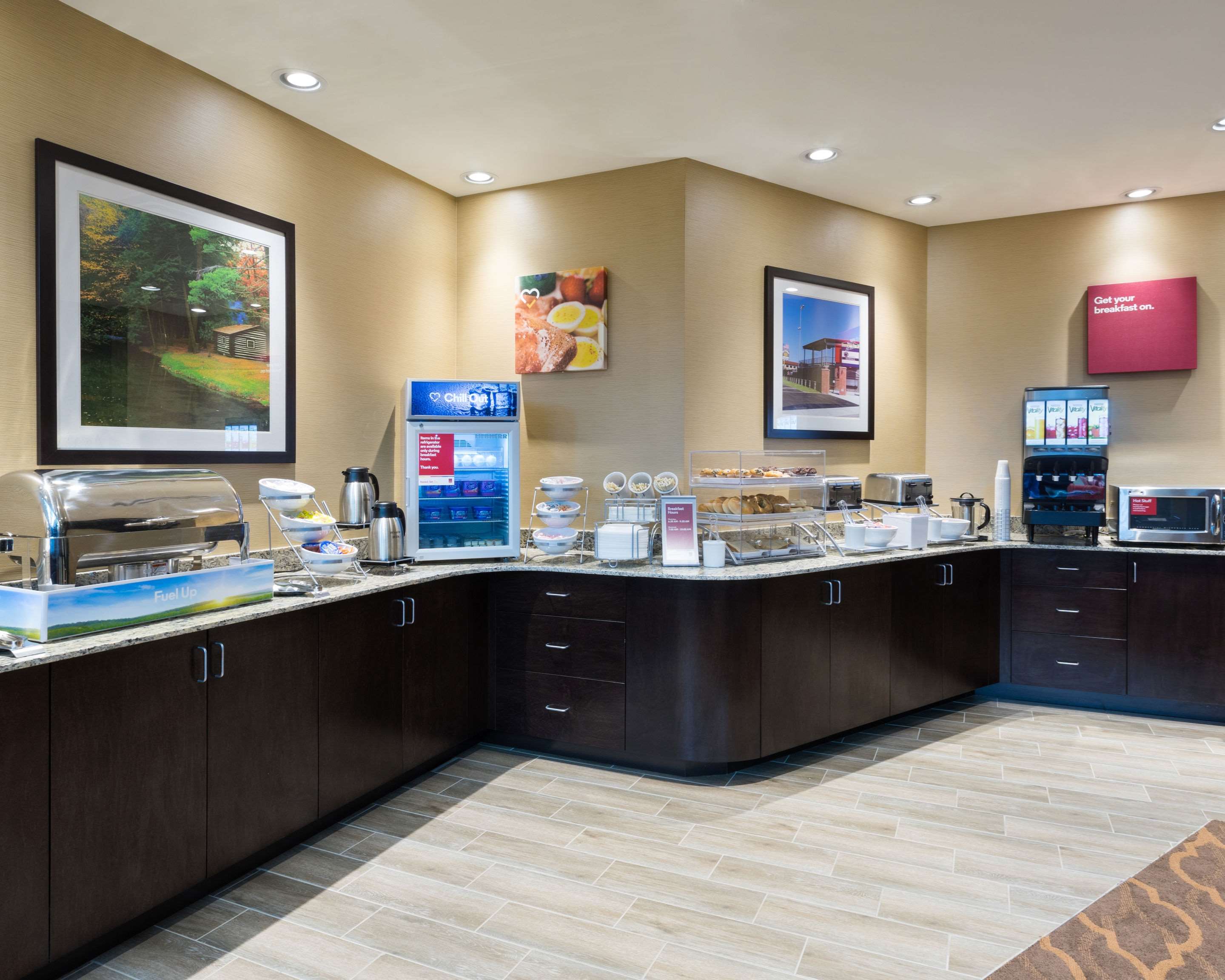 Breakfast area | Comfort Suites