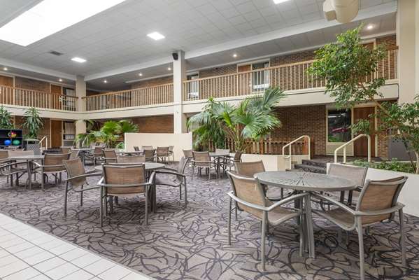  - Best Western Plus Ramkota Hotel Sioux Falls - I-29, Exit 81