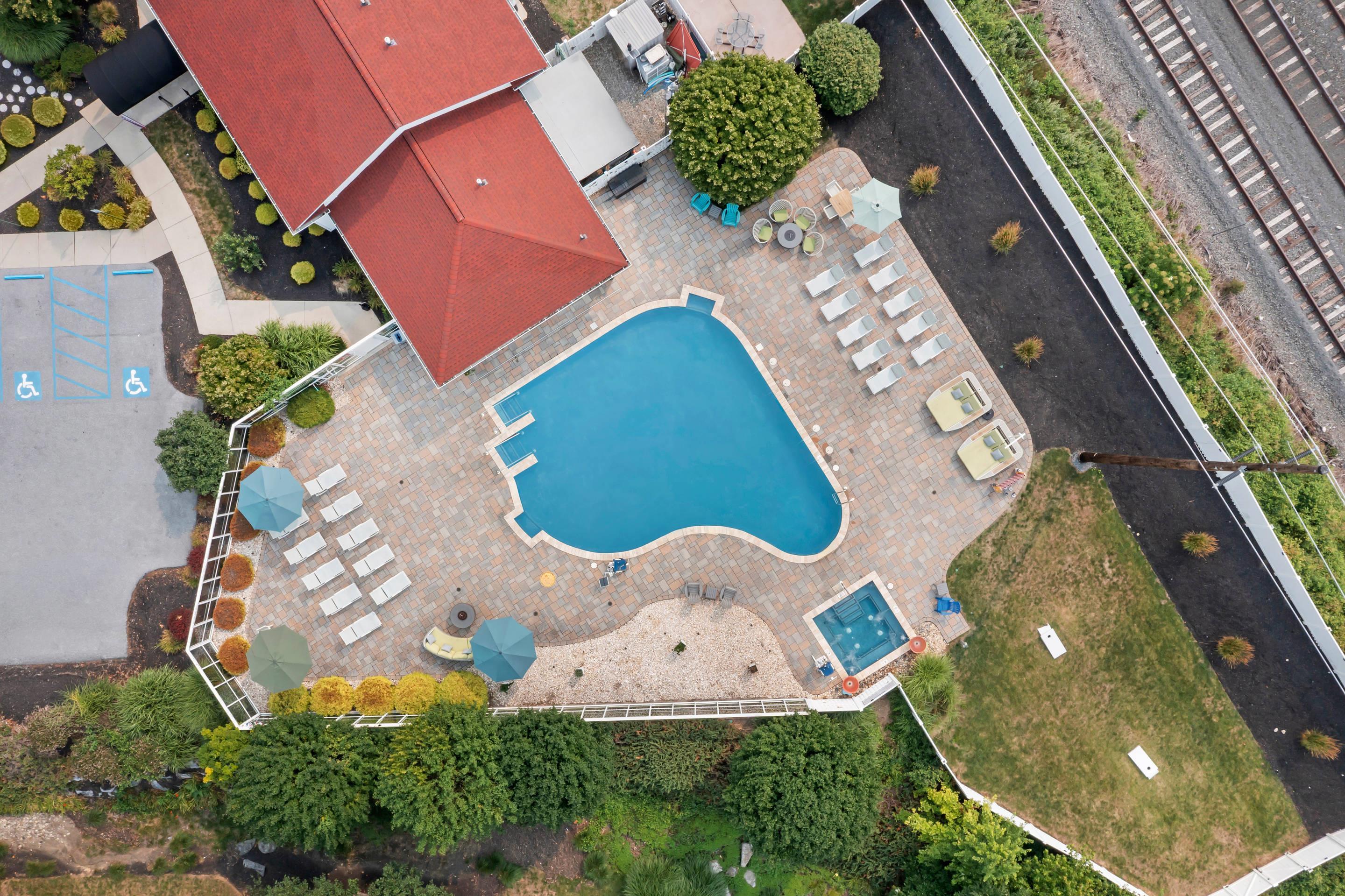 Outdoor pool | Bluegreen Vacations Suites at Hershey, an Ascend Collection Resort