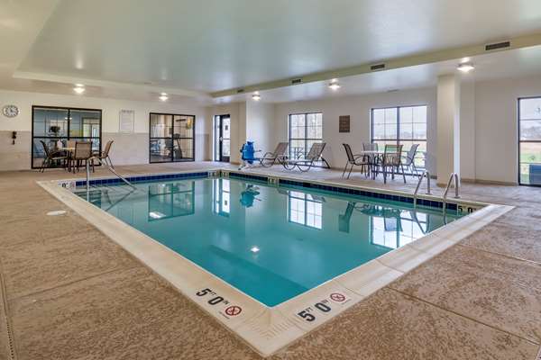 Pool - Comfort Suites Manheim