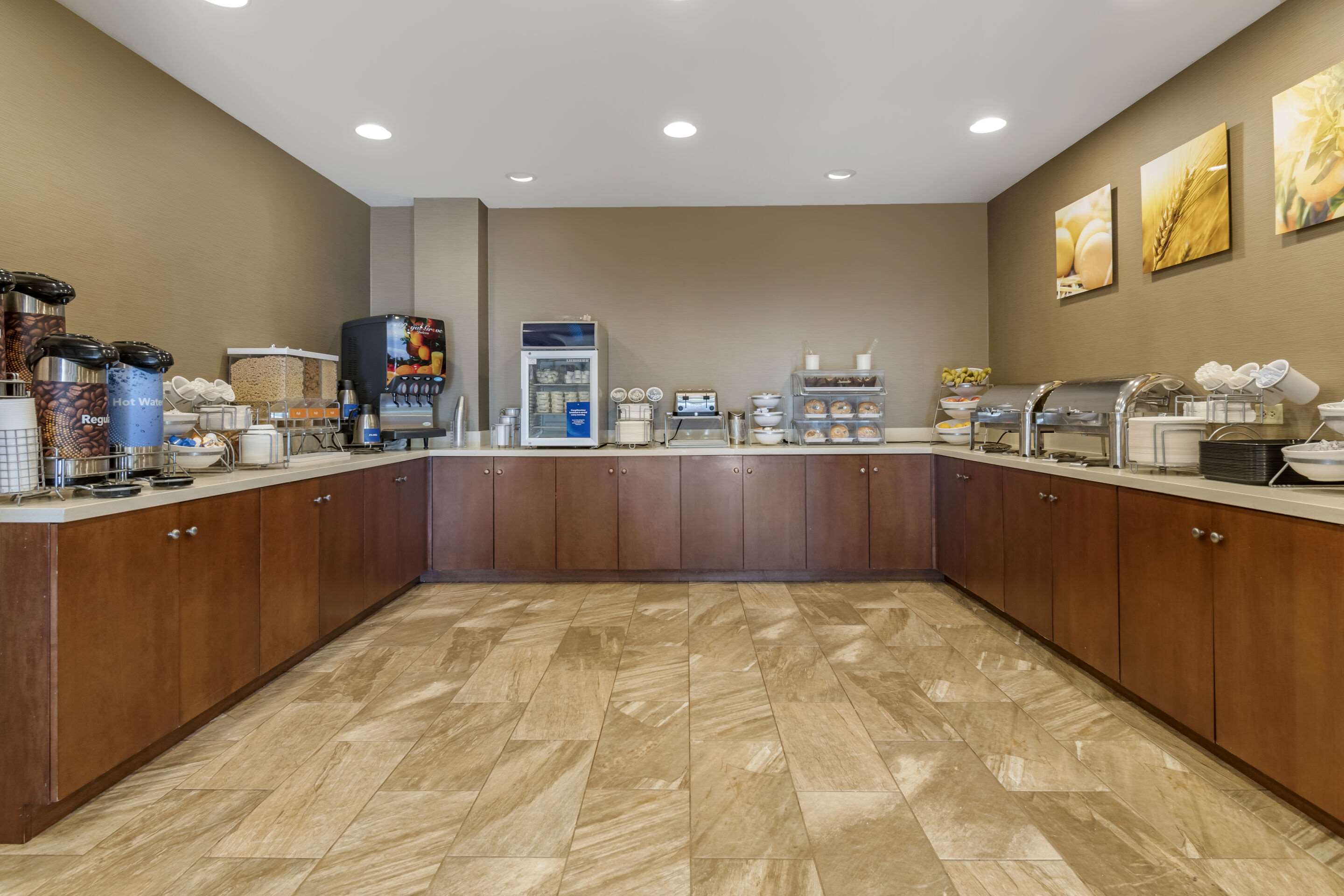 Breakfast counter | Comfort Suites Manheim - Lancaster