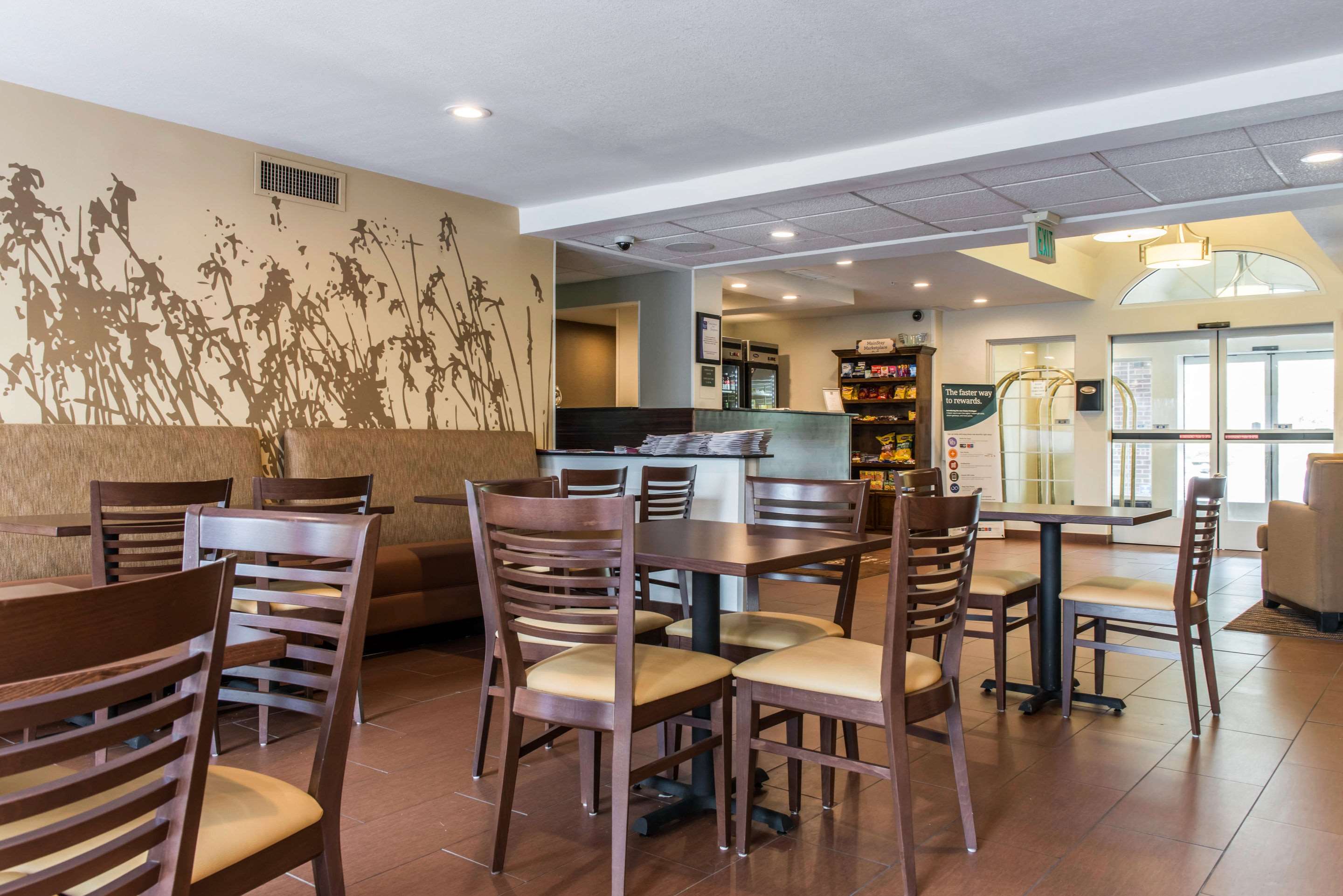 Spacious breakfast area | Sleep Inn & Suites Pittsburgh
