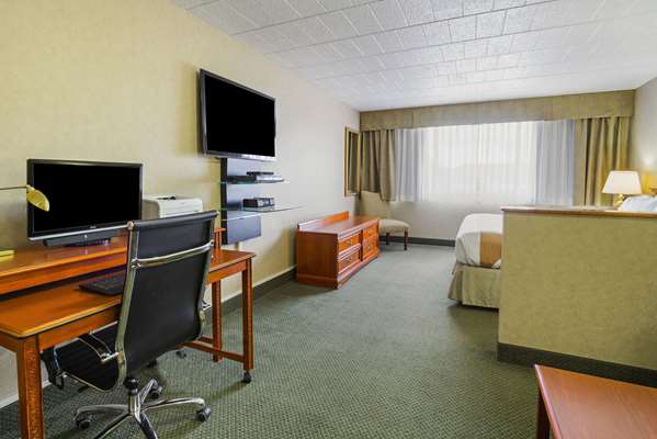 Suite - Quality Inn & Suites Altoona