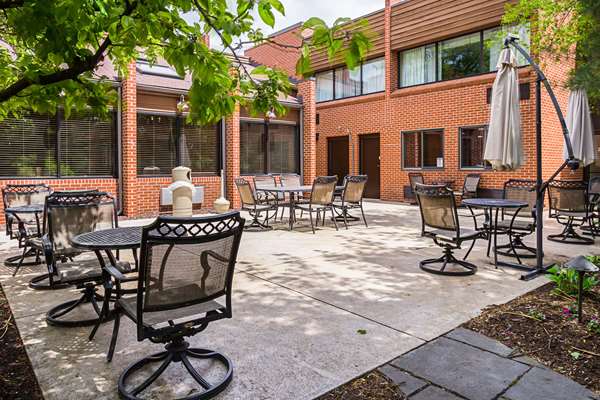 Pool - Quality Inn & Suites Altoona