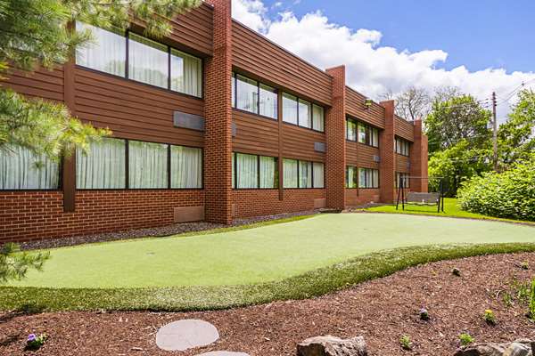 Pool - Quality Inn & Suites Altoona