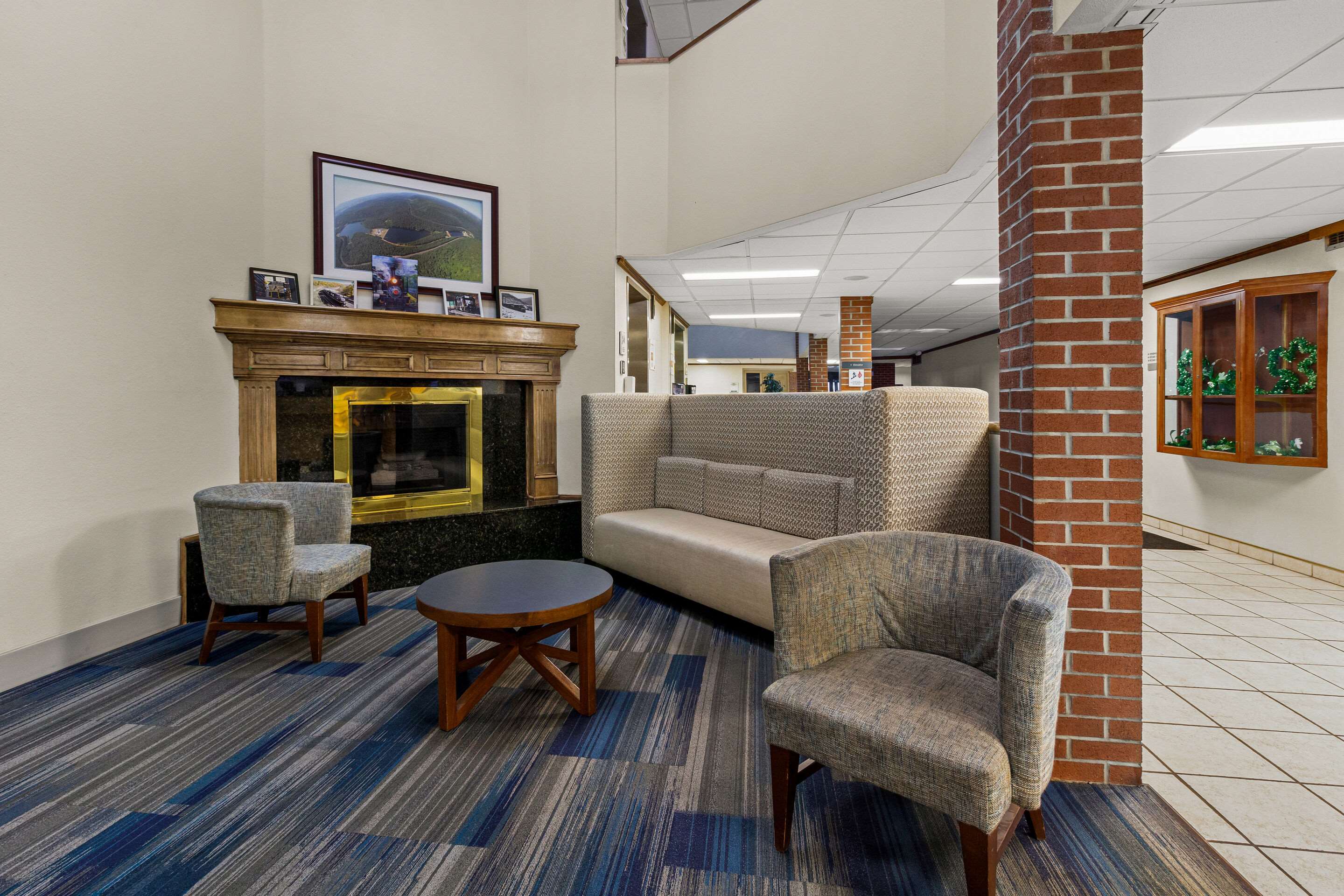 Hotel lobby | Quality Inn & Suites