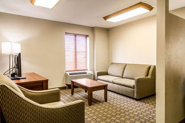 Suite - Clarion Inn Cranberry Township - I-79, Exit 78