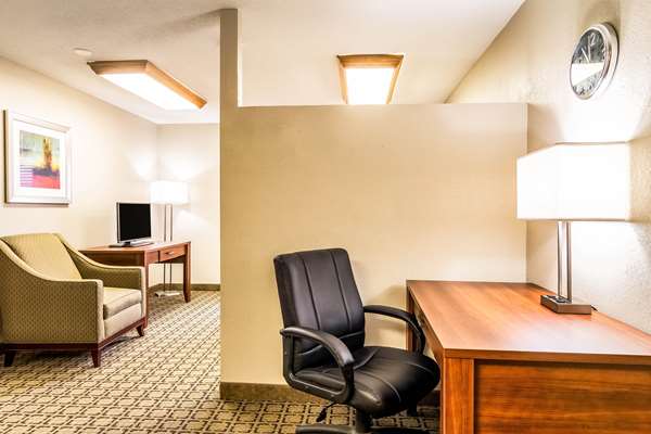 Suite - Clarion Inn Cranberry Township - I-79, Exit 78