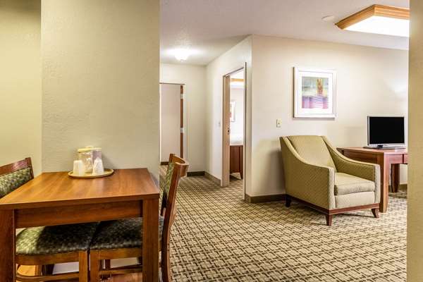 Suite - Clarion Inn Cranberry Township - I-79, Exit 78