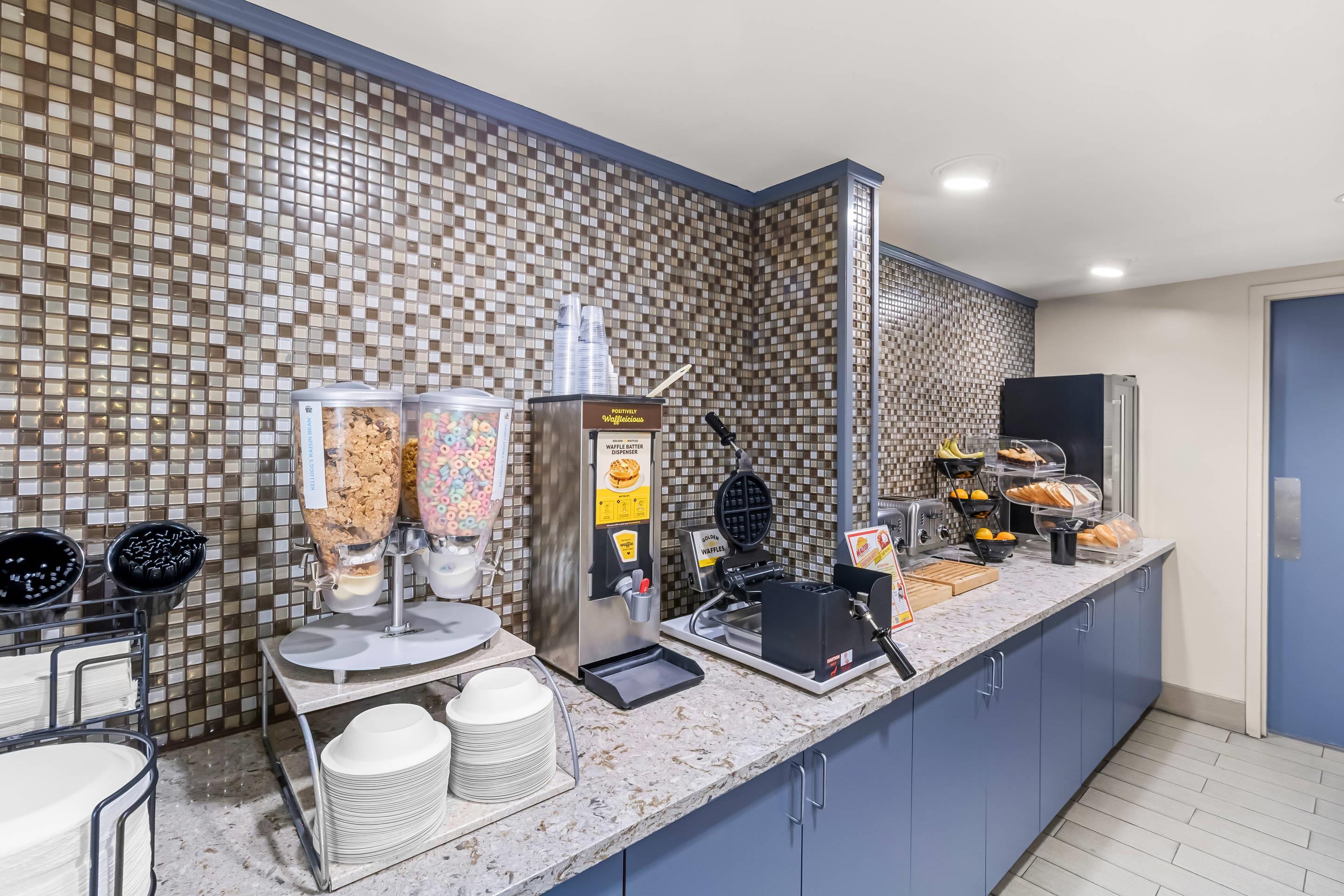 Breakfast counter | Clarion Inn Pittsburgh Cranberry