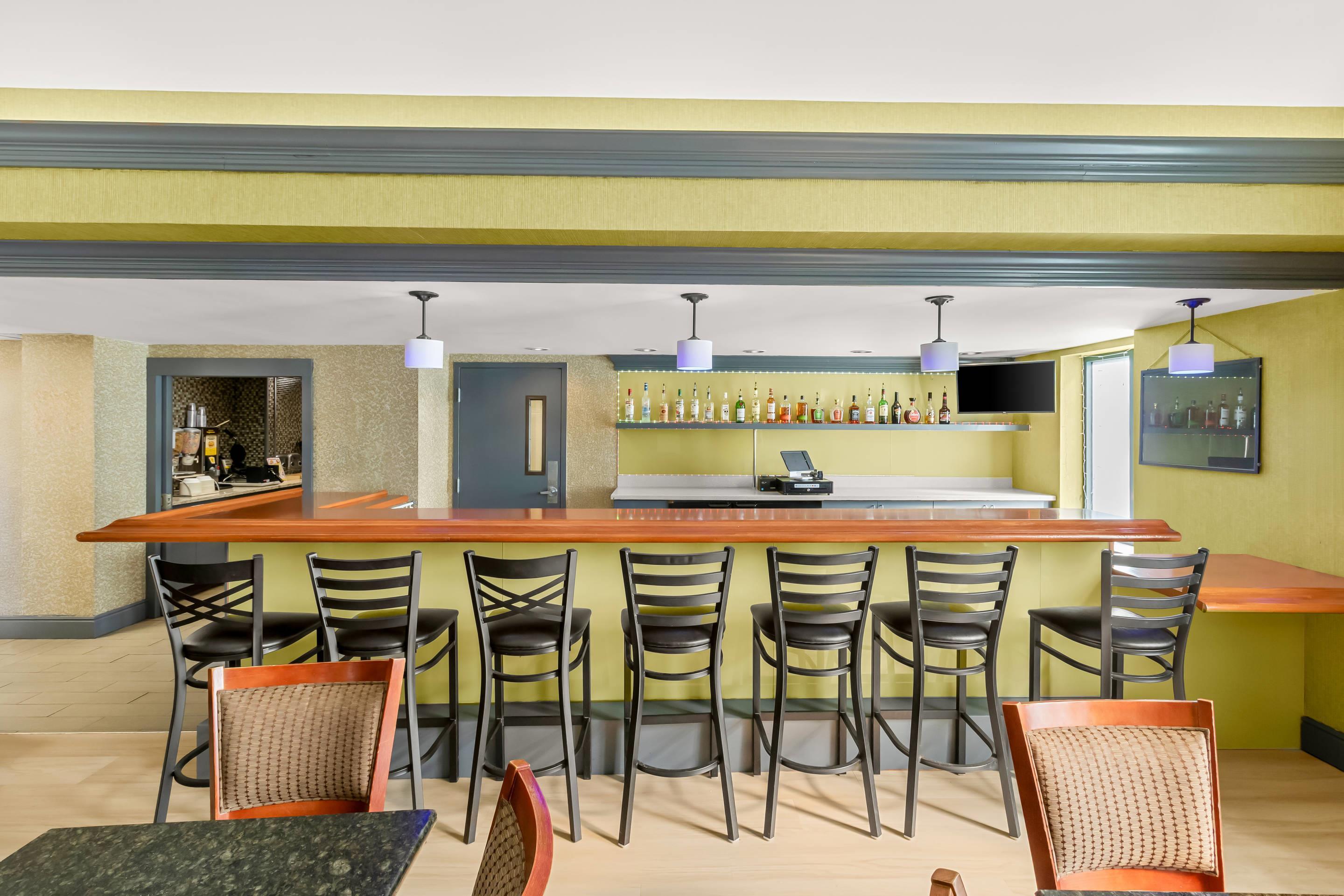 Bar | Clarion Inn Pittsburgh Cranberry