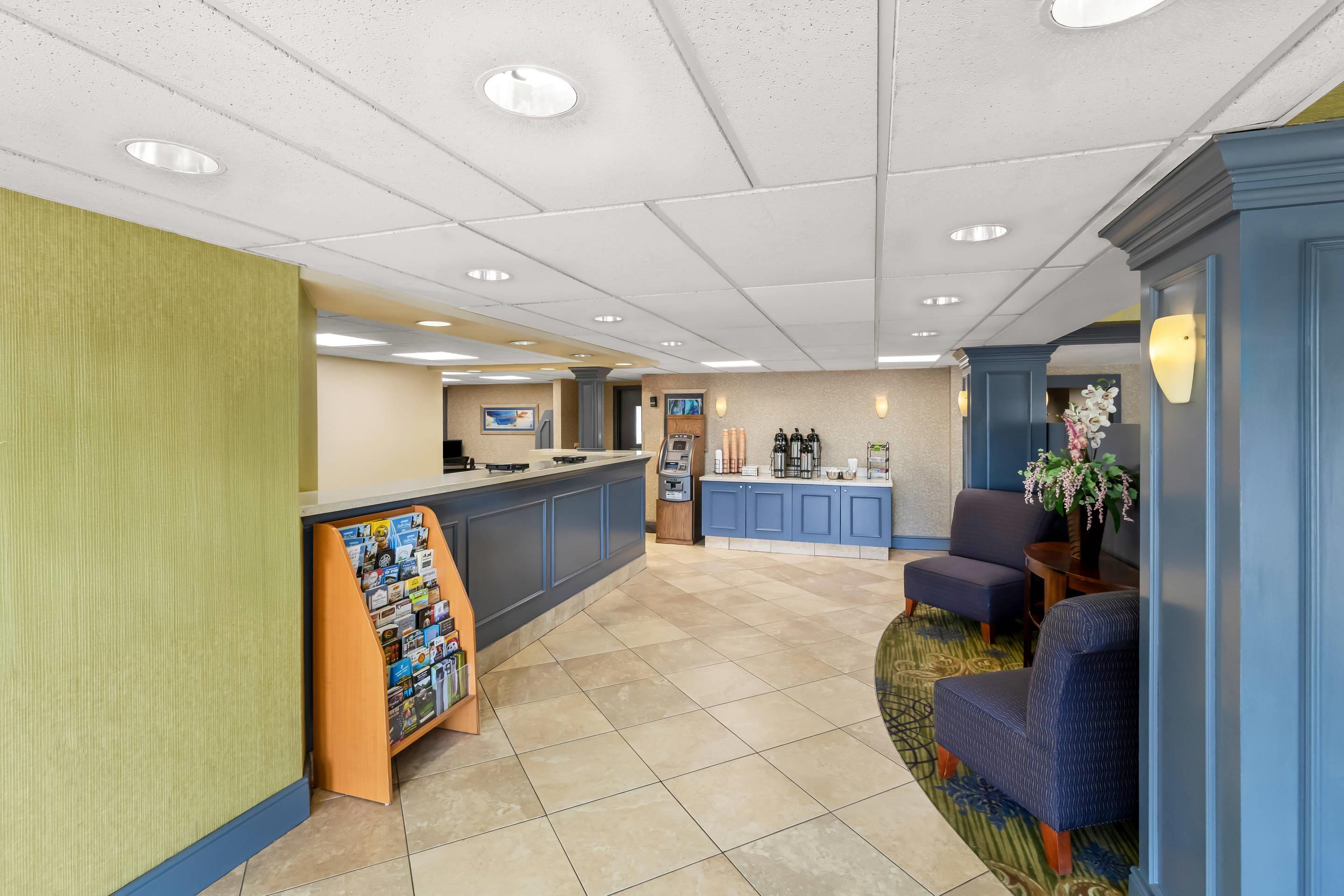 Hotel lobby | Clarion Inn Pittsburgh Cranberry