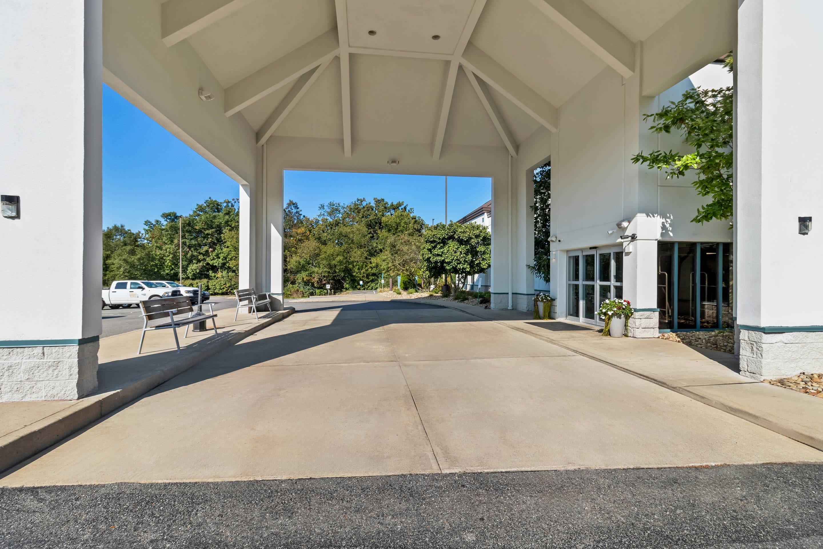 Hotel exterior | Clarion Inn Pittsburgh Cranberry