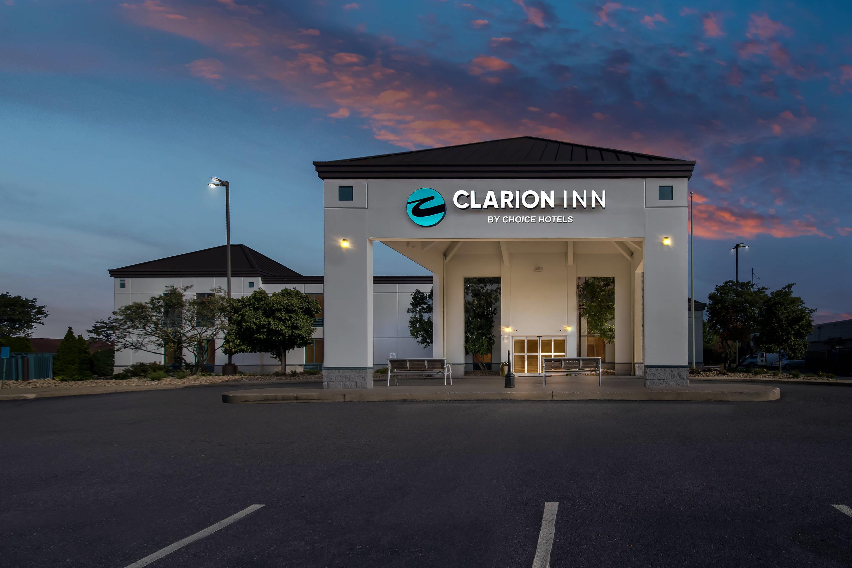 Hotel at Night | Clarion Inn Pittsburgh Cranberry