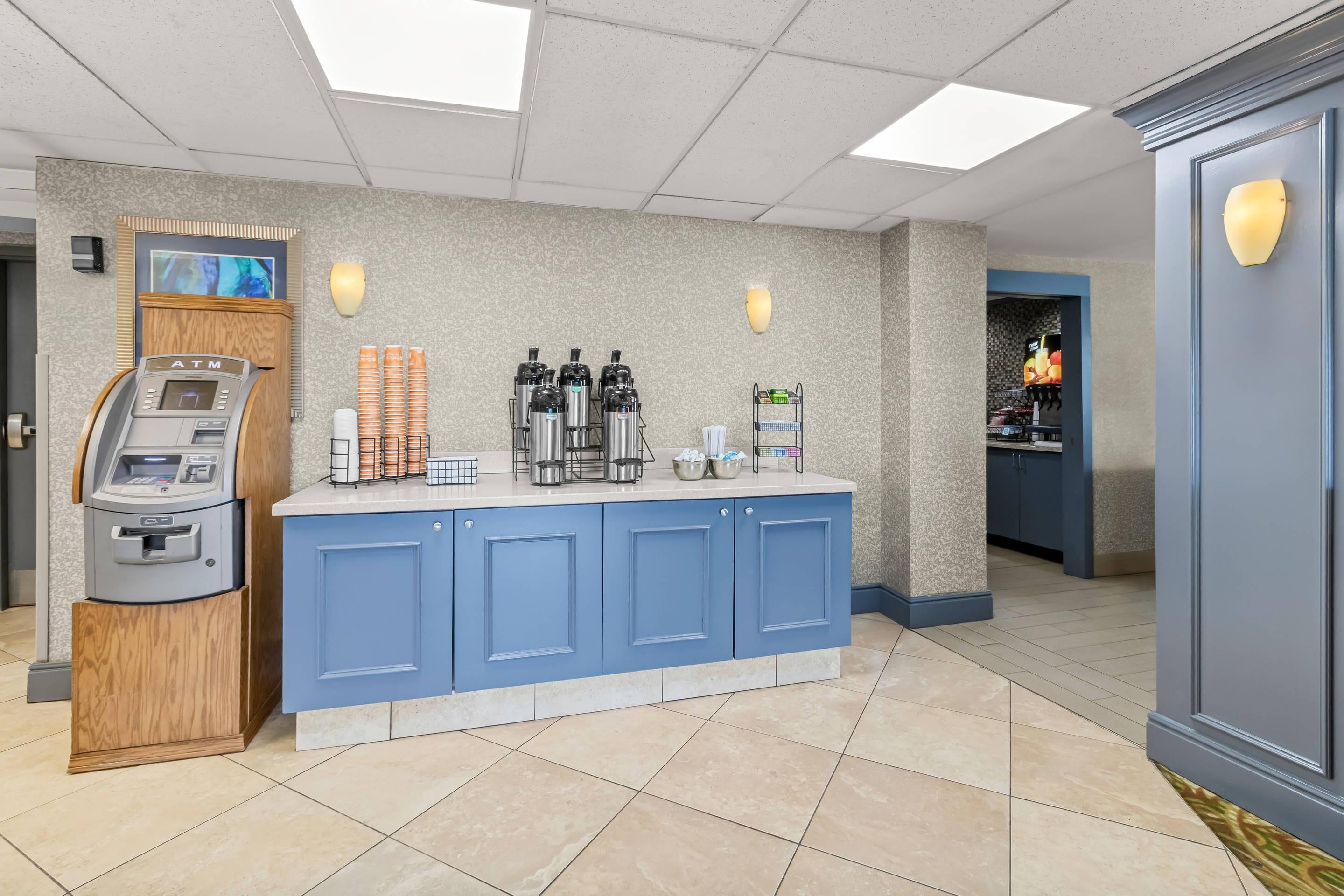 Enjoy coffee in the lobby | Clarion Inn Pittsburgh Cranberry