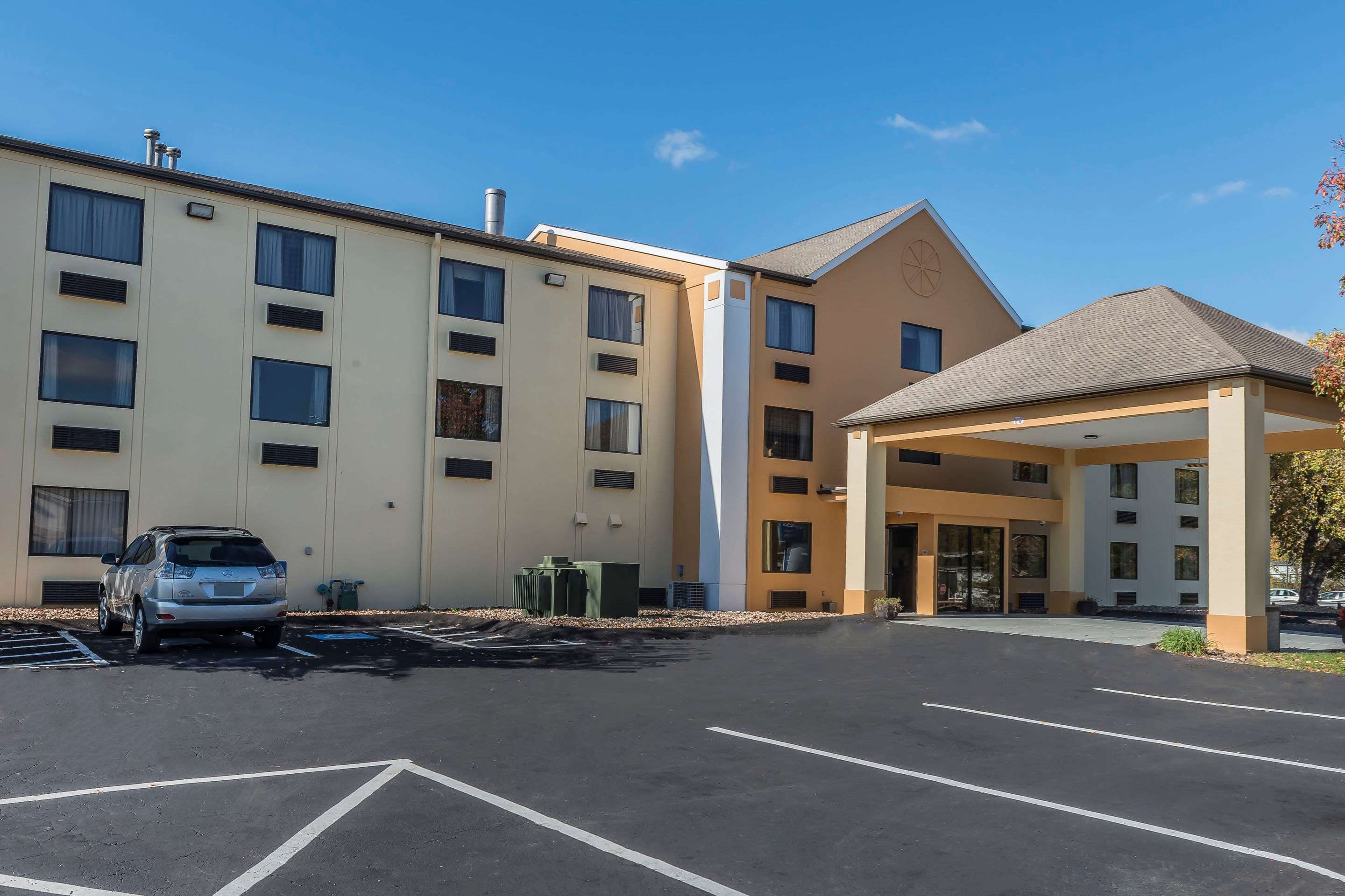 Hotel exterior | Quality Inn & Suites