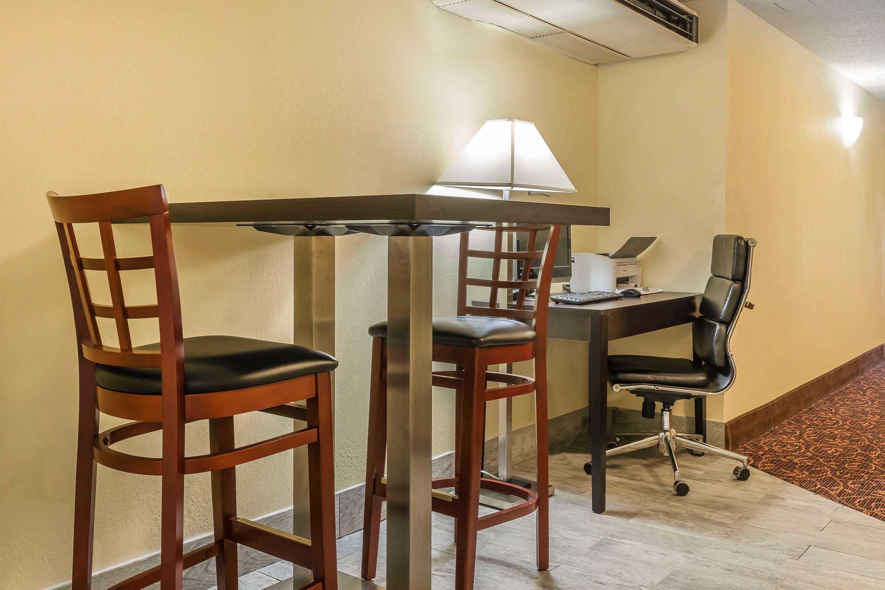 Lobby | Quality Inn & Suites