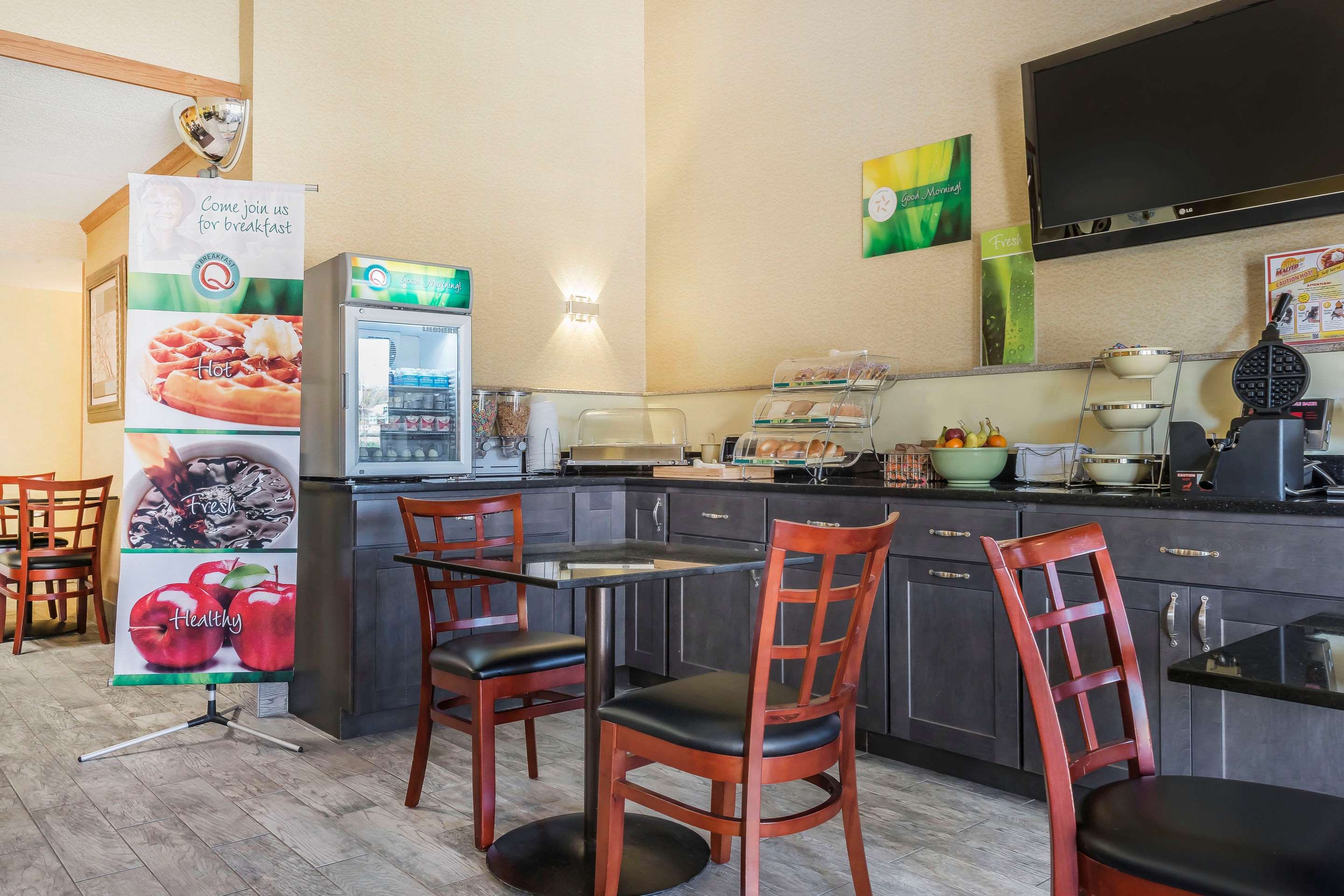 Breakfast area | Quality Inn & Suites