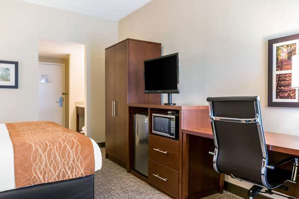 - Comfort Inn Scotland - I-81, Exit 20
