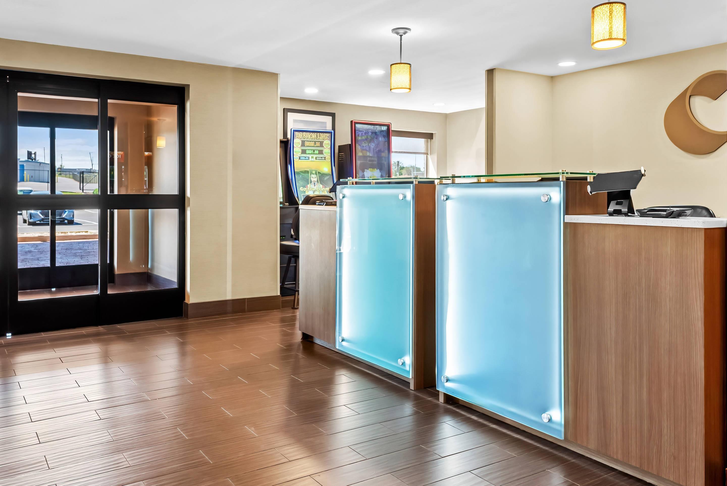 Front desk | Comfort Inn